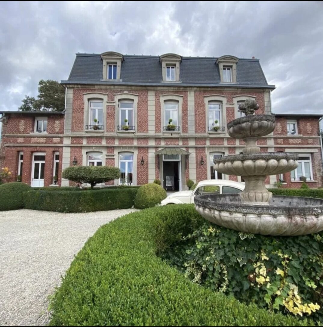 Château de réception avec fontaine, lieu d'événement et de mariage en Hauts-de-France